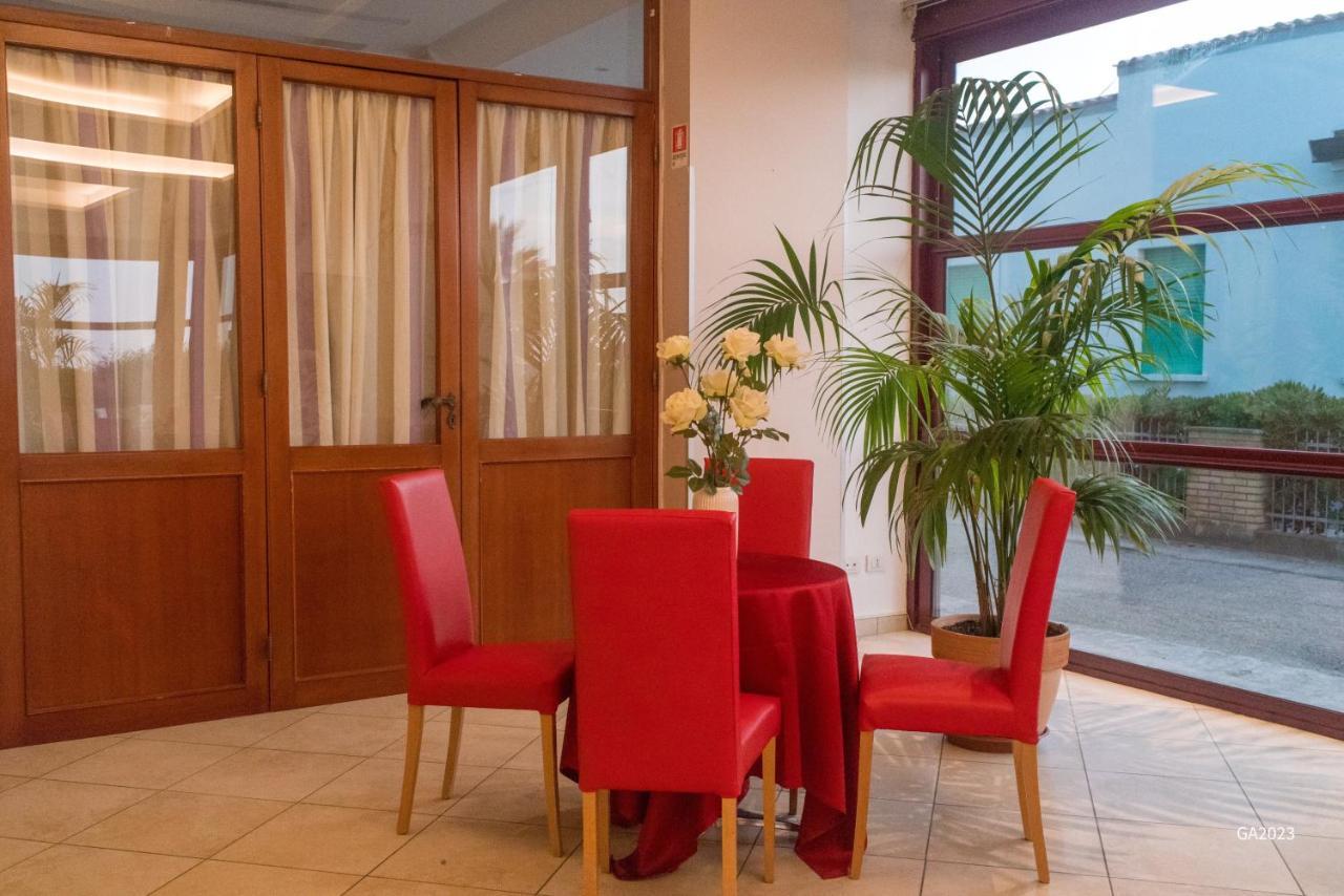 Hotel Spiaggia Villa Paola Bellaria-Igea Marina Bagian luar foto