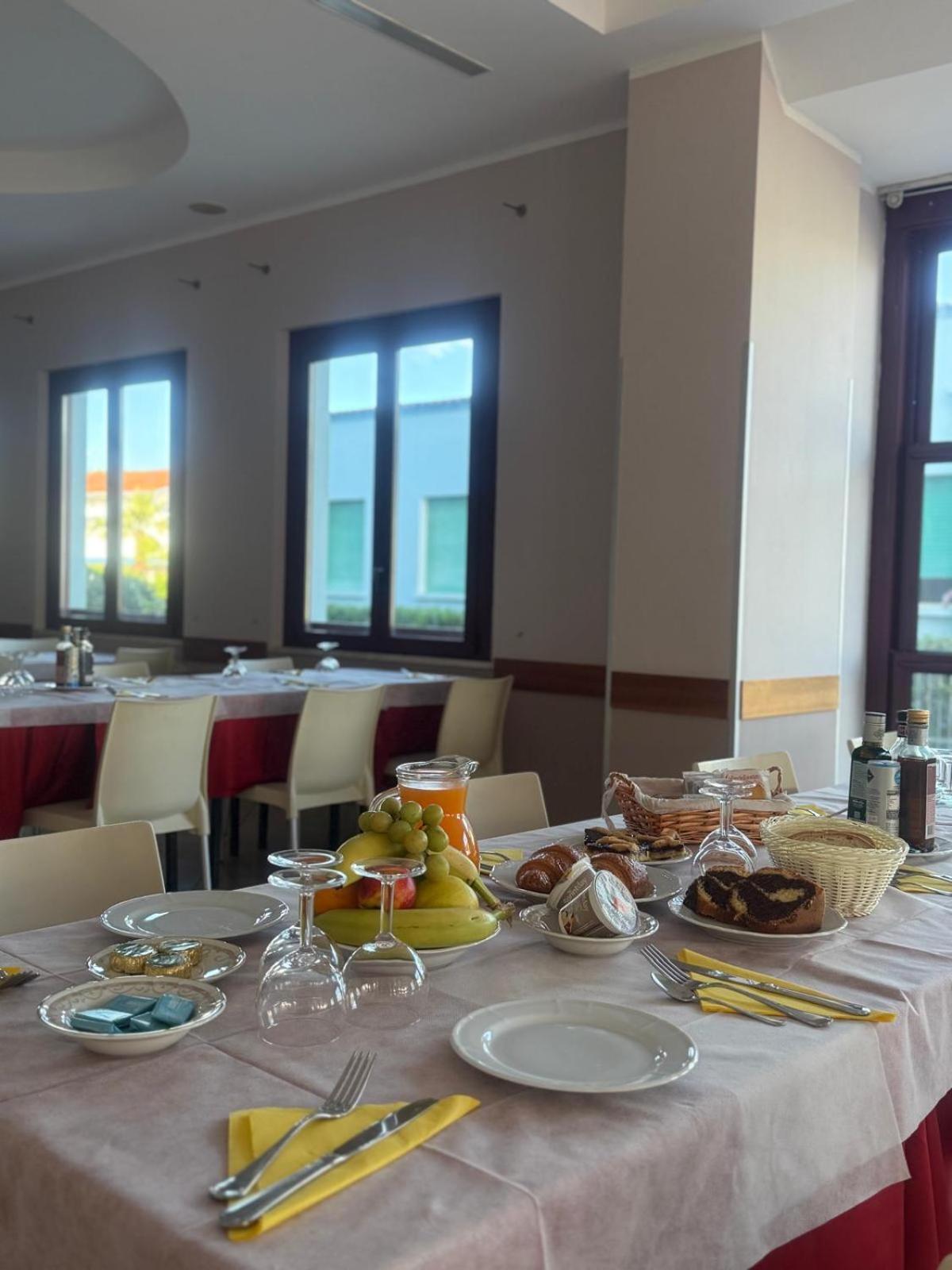 Hotel Spiaggia Villa Paola Bellaria-Igea Marina Bagian luar foto
