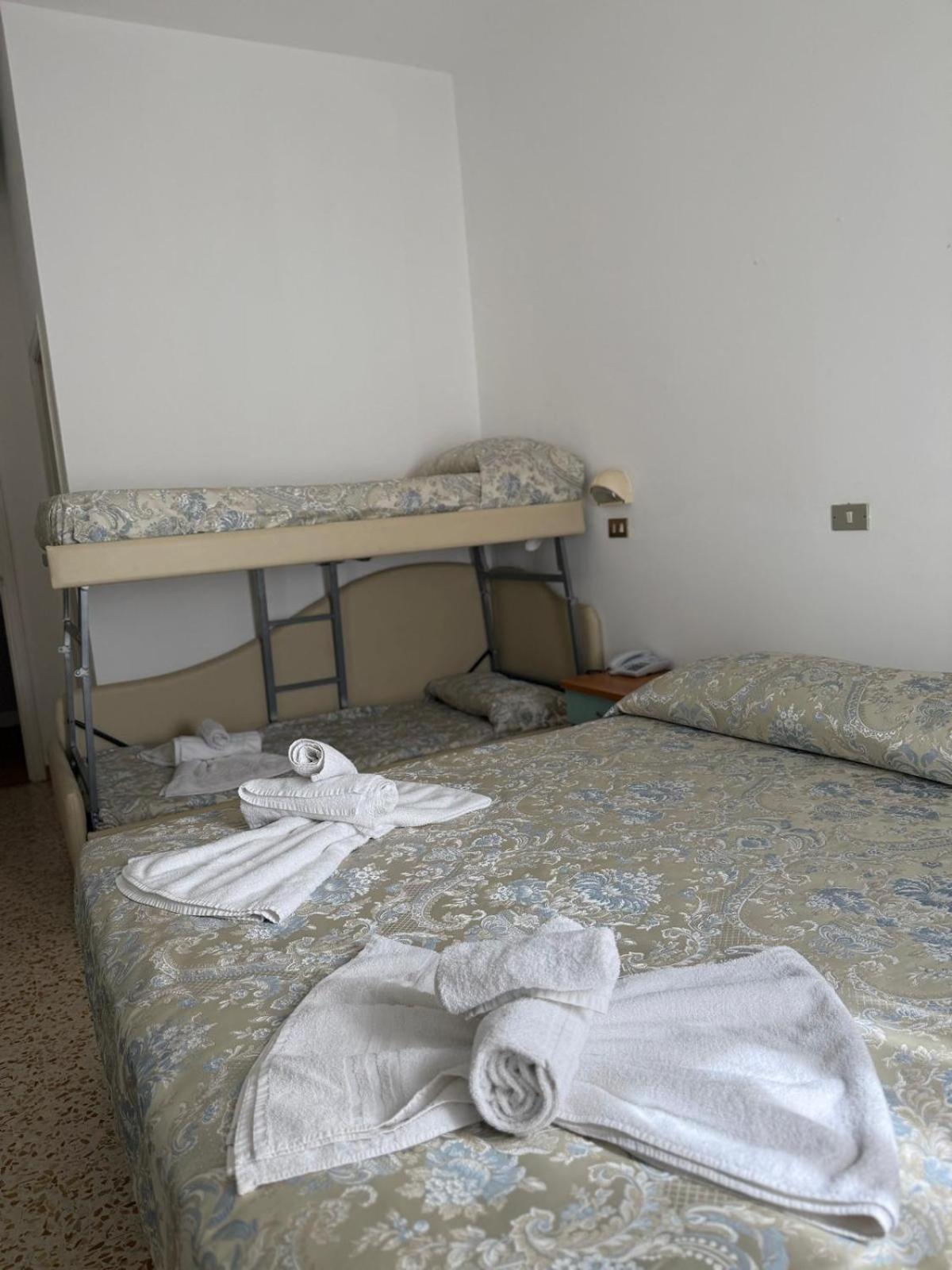 Hotel Spiaggia Villa Paola Bellaria-Igea Marina Bagian luar foto